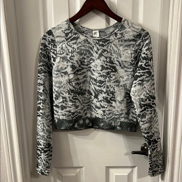 Fabletics Tops - FABLETIC CROP TOP SIZE LARGE